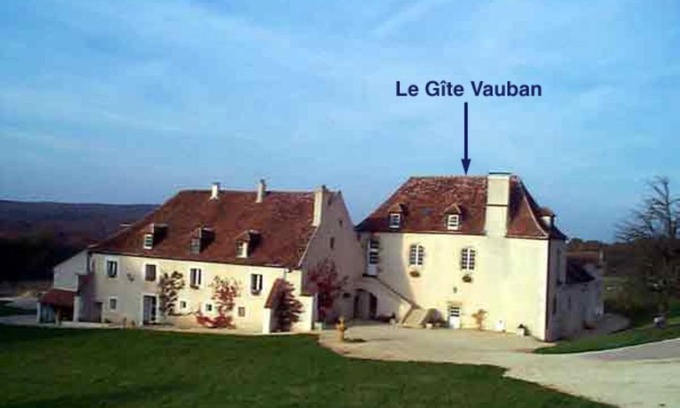 Asquins House | Discover Vauban: Oceanfront Retreat with Family-Friendly Vibes