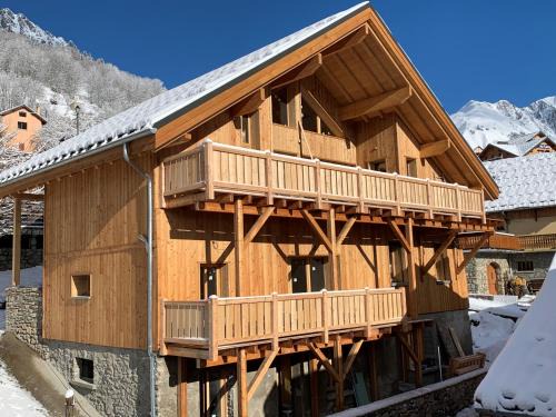 Vaujany Ski Chalet | Family-Friendly Chalet Opaline in Vaujany - Rated 9/10