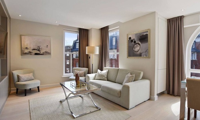 Pimlico Apartment | Modern 3BR Apartment in Vauxhall, London with Great Amenities