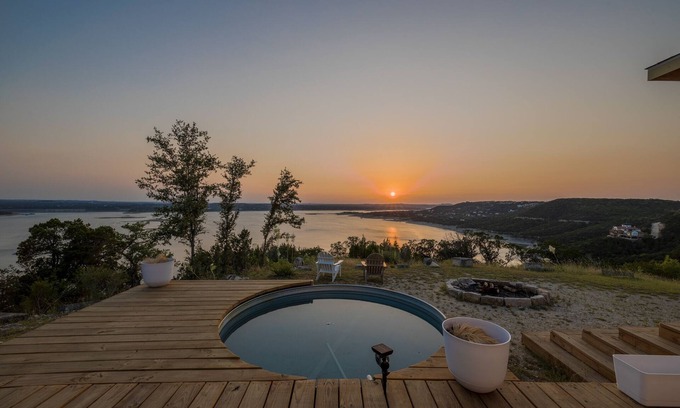 Comanche Canyon Ranch House | Experience Vaycayeur: Lake Travis Sunset Views & Spa