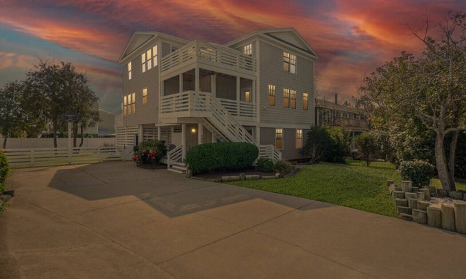 Sandbridge House | VB Paradise: Private Pool & Hot Tub with Ocean Views