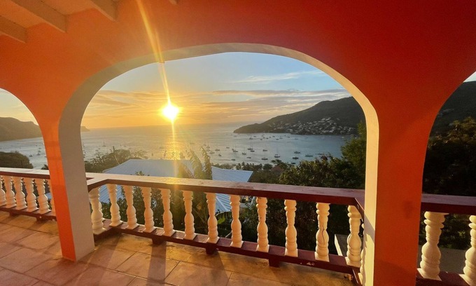 Mount Pleasant Bay House | Immaculate 3-Bed Villa with Ocean View & Breakfast