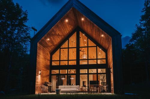 Val-des-Lacs Ski Chalet | Family-Friendly Retreat at VDL Rock Haus - 4-Star Comfort