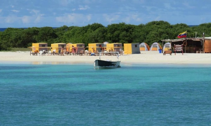 La Tortuga Boat Rental | Discover Isla La Tortuga: Family-Friendly Beach Camping Adventure