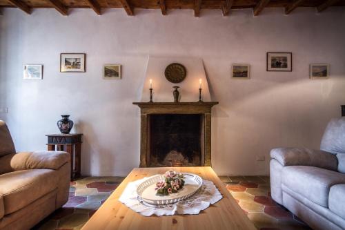 Torno Villa | Discover Vecchio Borgo: Family-Friendly Retreat Awaits