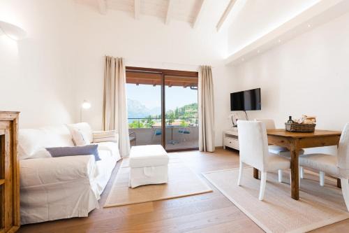 Malcesine Old Town Apartment | Discover Vecchio Frantoio: 4-Star Family-Friendly Retreat