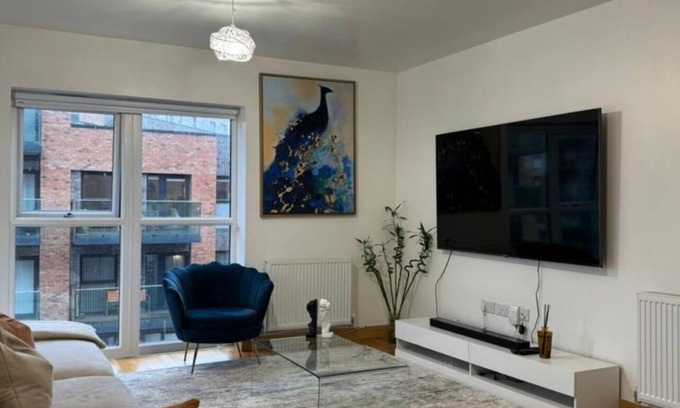 Dartford Apartment | Relax at Vee’s Residence Dartford with Spa & Breakfast
