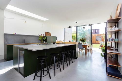 Brondesbury Park House | Discover Veeve - Kensal Rise Retreat for Family Getaways
