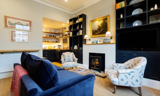 Addison Apartment | Veeve - Sinclair Sophistication: 5-Star Family Retreat