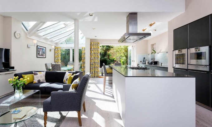 Ealing Common House | Delightful Veeve - Webster Gardens with Family-Friendly Amenities