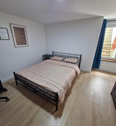 Veeweide Apartment | Discover Veeweyde: Family-Friendly with Great Reviews