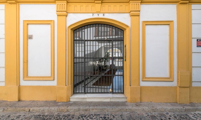 Jerez de la Frontera Old Town House | Discover VEGALUZ: Cozy Flat with Spa & Free Wifi in Jerez