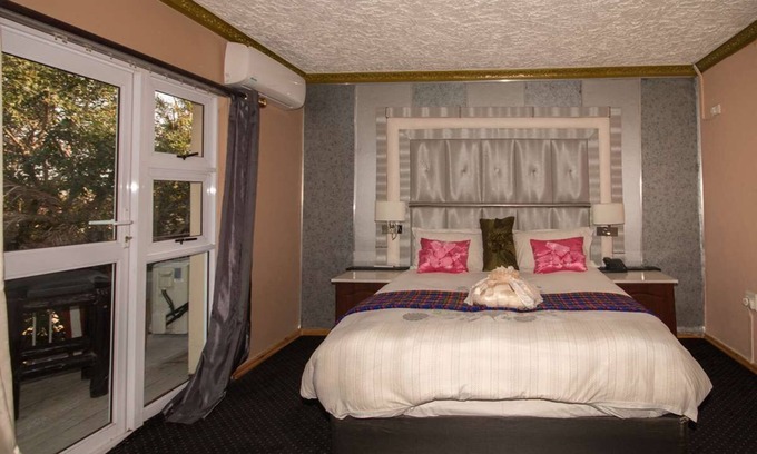 Port Elizabeth House | Cozy Vela Inn Unit 1: Breakfast & Kitchen Amenities