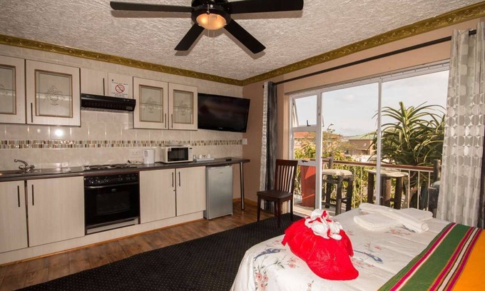 Port Elizabeth House | Budget-Friendly Stay at Vela Inn Unit 3, Algoa Park