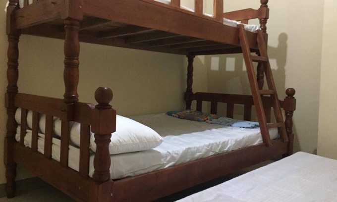 Baguio House | Cozy Velasquez Residences with Breakfast and Kitchen Access