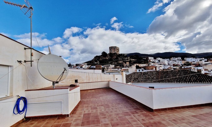 Velez de Benaudalla Apartment | Relaxing Stay at Velez Nazari Center with Spa Access
