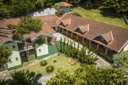 Abernessia Hotel | Charming Pousada Vila Floratta: Oceanfront Getaway Awaits