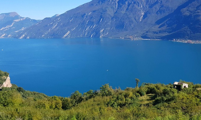 Tremosine Villa | Top-Rated Vella Villetta Miralago with Lake View Amenities