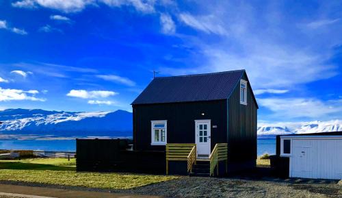 Grenivik Apartment | Gorgeous Vellir Grenivík: Oceanfront Home with Views