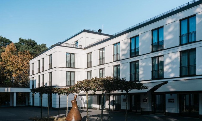Bad Saarow Hotel | Stylish Velotel Bad Saarow: Pet-Friendly with Hot Tub