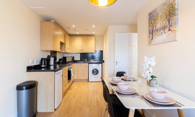 Hoddesdon Apartment | Elegant Velvet 1-Bedroom Penthouse in Hoddesdon