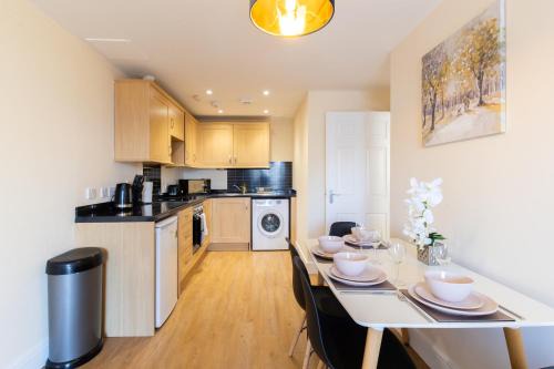 Hoddesdon Apartment | Guest Rated 10/10: Velvet Penthouse with Accessible Amenities