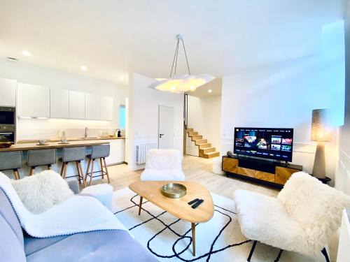 Sens Apartment | Elegant Velvet BEST KEYS - Duplex in City Center, 9.8/10