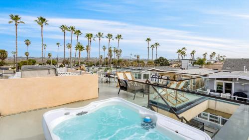 Santa Ana Heights House | Elegant Velvet Sand I: Steps to Newport Beach with Hot Tub