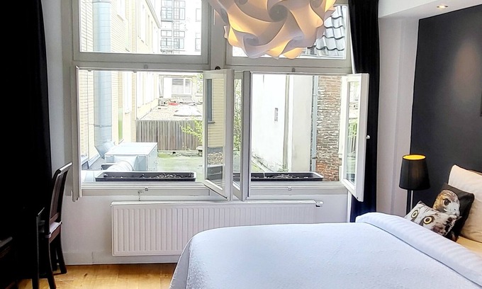 Red Light District House | Velvetamsterdam: Family-Friendly Stay with Breakfast Included
