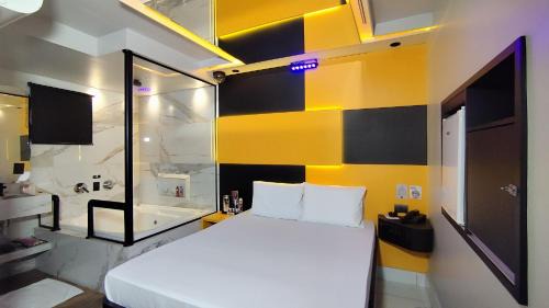 Carapicuiba Apartment | Budget-Friendly Getaway at Hotel Coqueiros with Hot Tub