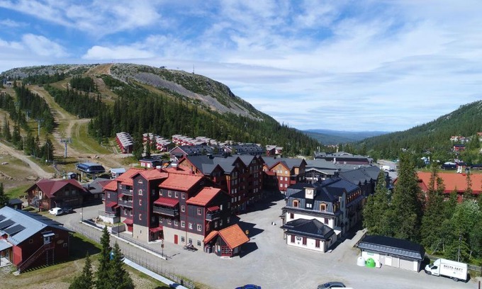 Vemdalen Apartment | Pet-Friendly Vemdalsskalets Högfjällshotell: Family Getaway
