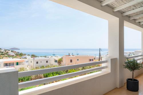 Azolimnos Apartment | Relax at Ven al Mar: Oceanfront with Pool & Dining