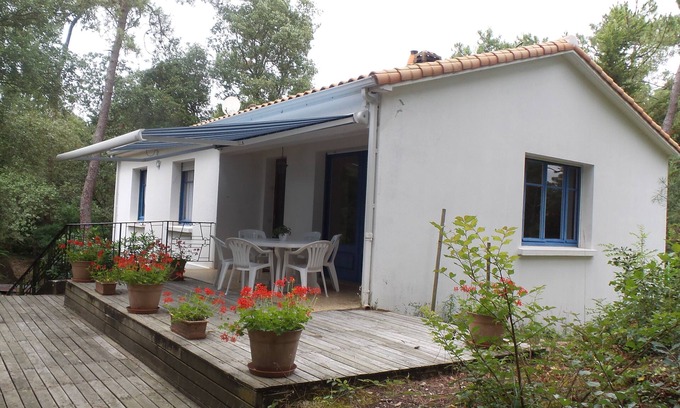 Longeville-sur-Mer House | Vendee House: Oceanfront Getaway in Forest Paradise