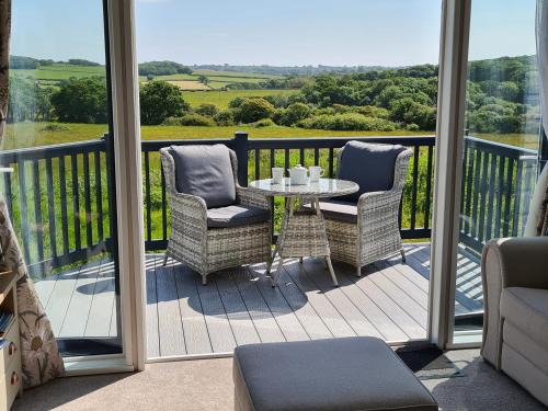 Cowes House | Vendee Lodge: 4-Star Stay with Pet-Friendly Amenities