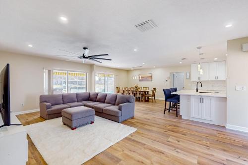 Clearwater House | Relaxing Venetian Gardens Villa with Pool and Family Fun
