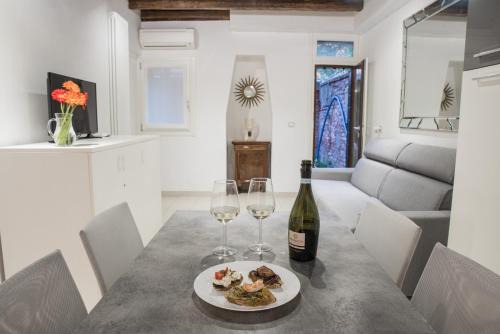 Molina Apartment | Elegant Venetian Mood Hotel with Breakfast & Family-Friendly Amenities