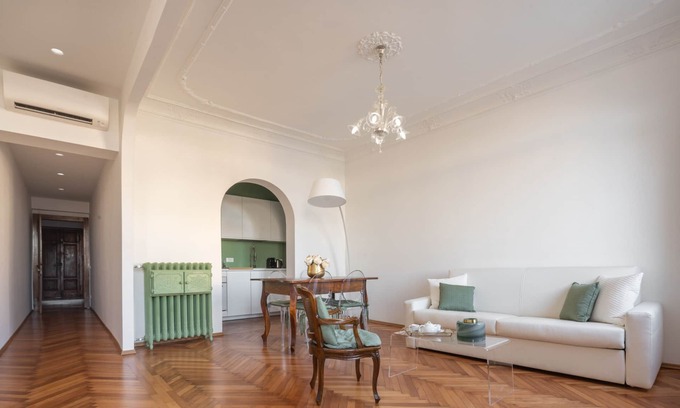 Santa Croce Apartment | Elegant Venetian Palace Green Apartment with Ocean Views
