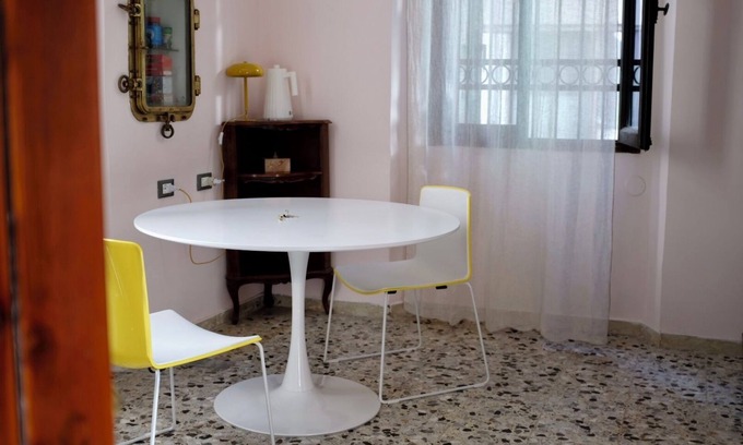 Cimetto Apartment | Venetian pink apartment in Dorsoduro