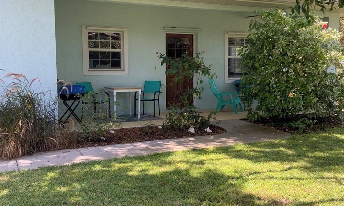 South Venice Cottage | Ideal Getaway Near Beaches, Dining & Shopping Attractions