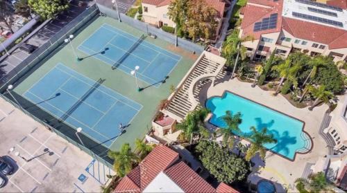 University City Apartment | Venetian Vacation La Jolla One bedroom condo luxury furnished central near beach and UTC mall