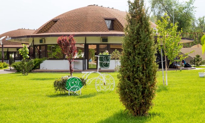 Kamensk-Shakhtinsky Resort | Venetsia Resort: Relax by the Ocean with Pool & Hot Tub