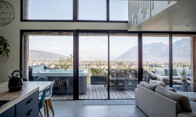Saint-Jorioz Villa | Experience Comfort at Venez Chez Vous - Chalet Le Villaret