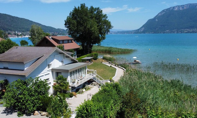 Cessenaz Villa | Experience Venez Chez Vous Villa with Spa and Hot Tub