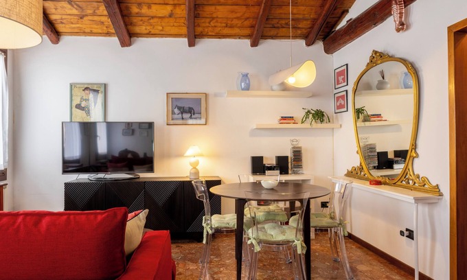 Castello Apartment | Charming Biennale Terrace with Spa and Pet-Friendly Options