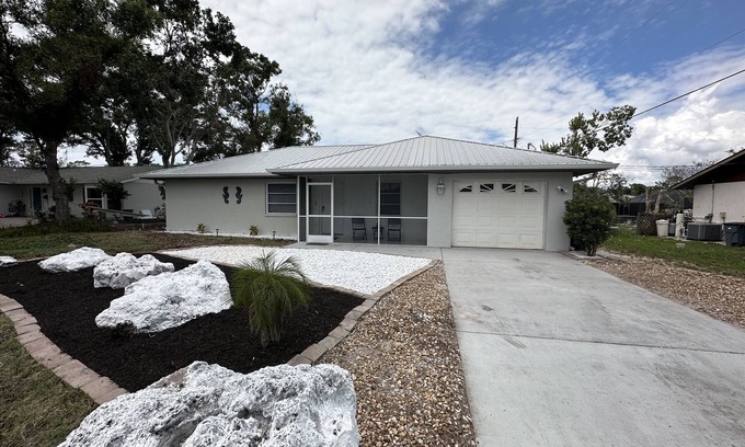 Venice Gardens House | Venice Beach Retreat with Ocean Views & Spa Amenities
