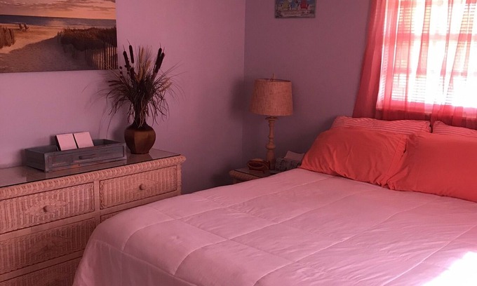 South Venice House | Unforgettable Venice Beach Retreat with Pool & Family-Friendly Amenities