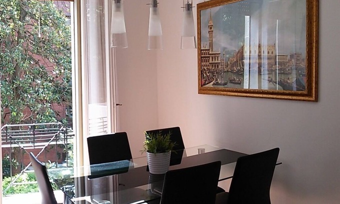 Cannaregio Apartment | Ideal Venice Retreat with Free Wi-Fi and Comfortable Terrace