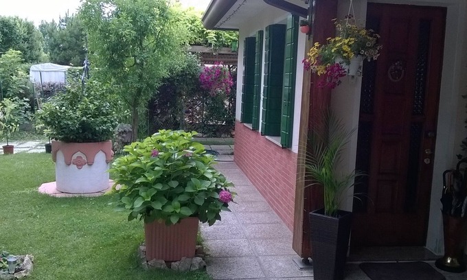 Mogliano Veneto Apartment | Romantic Venice Holiday Home with Private Garden & Spa