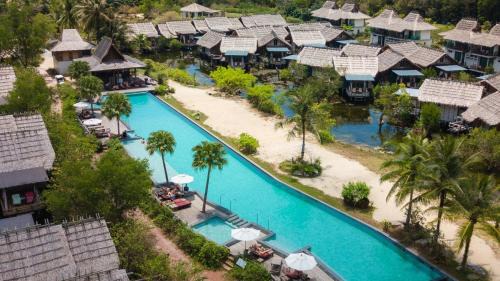 Sai Thai Hotel | Convenient Venice Krabi Villa Resort with Oceanfront Pool