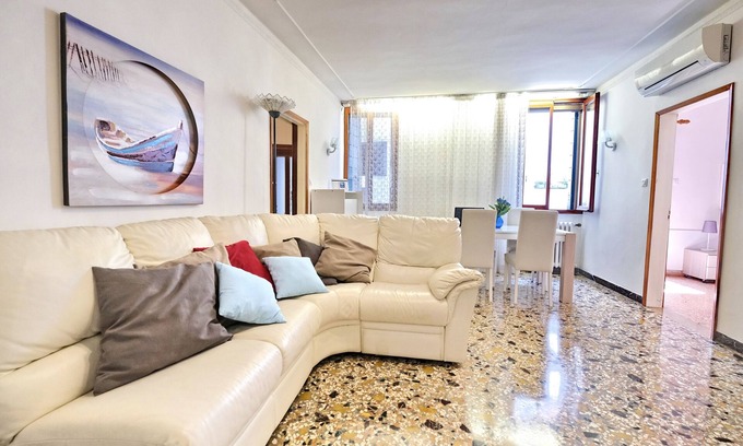 Castello House | Venicelife: Spacious Apartment with Canal View Near San Marco